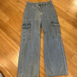 Wide leg high waisted cargo jeans size M women’s